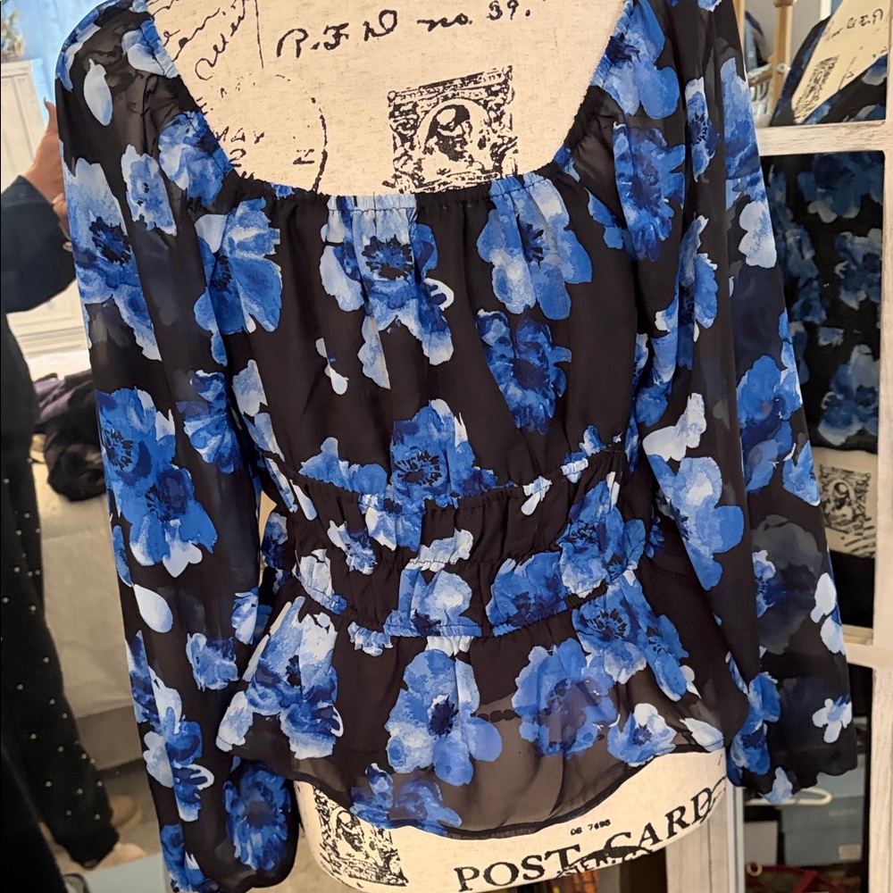 New York & Company Black and Blue Floral Blouse - Picture 6 of 9